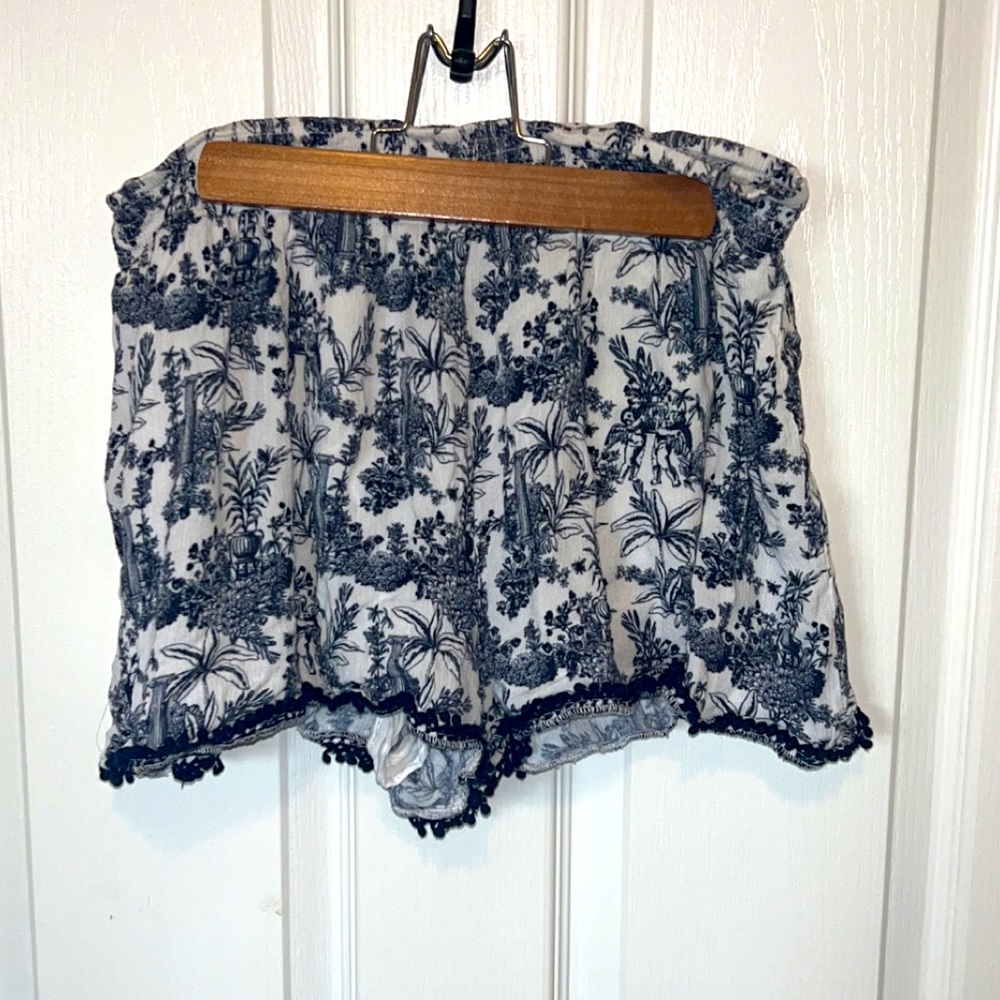 Roman Patterned Shorts